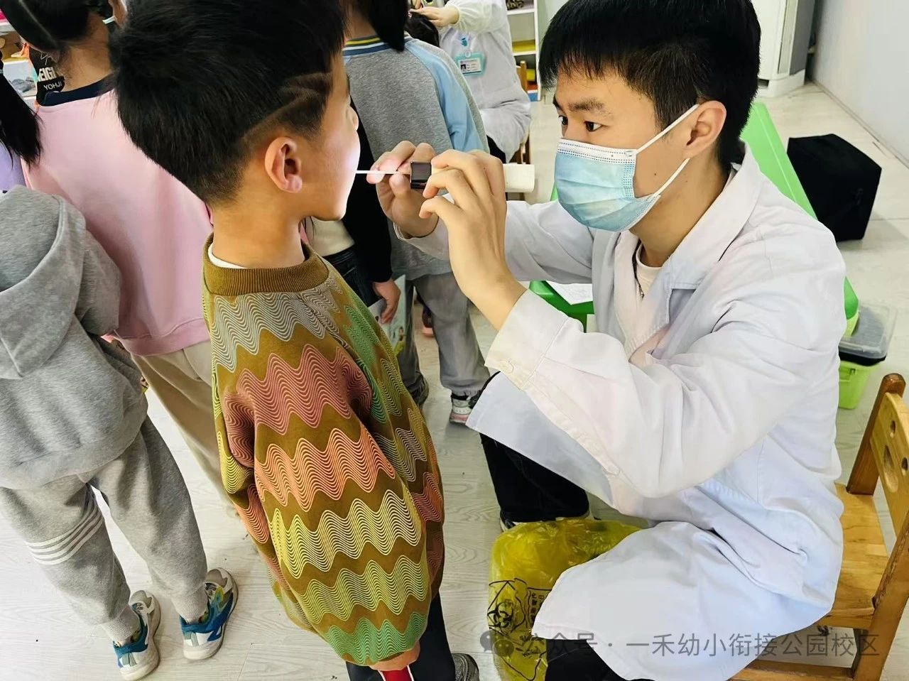 一禾人民公园幼儿园开展体检活动