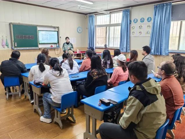 一禾龙源湖幼儿园3月份教学成果展示及家长会活动